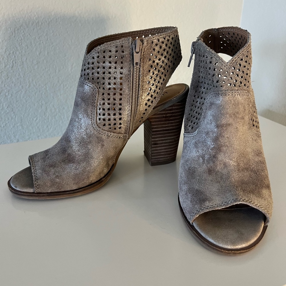 Lucky suede sandals